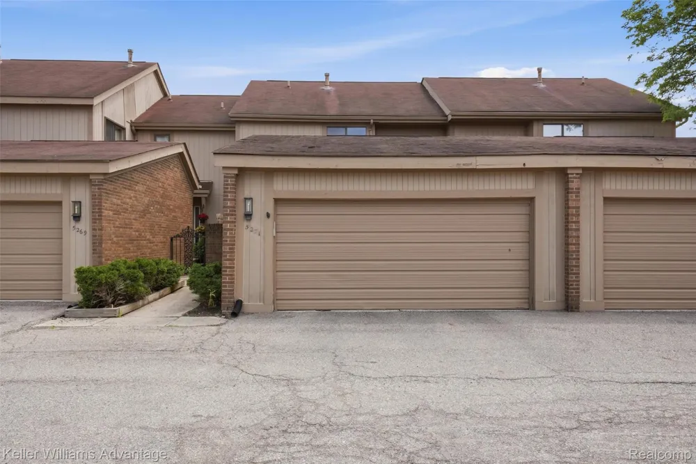 5271 Wright Way E West Bloomfield Charter Township, MI 48322