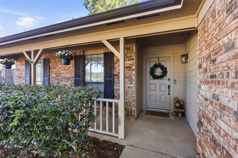 101 Clove Lane Euless, TX 76039