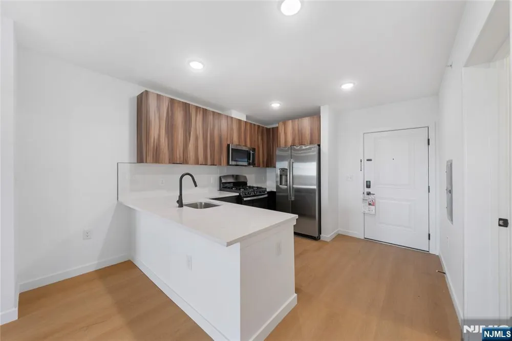 768 Bergen Street 4C Newark, NJ 07108