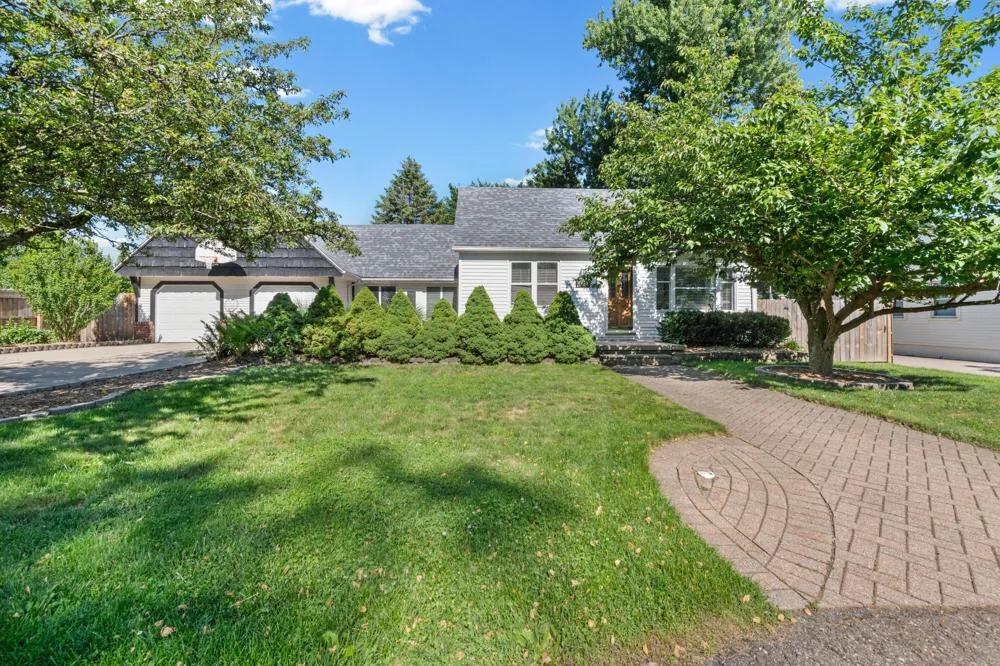 20404 Hubbard Street Livonia, MI 48152