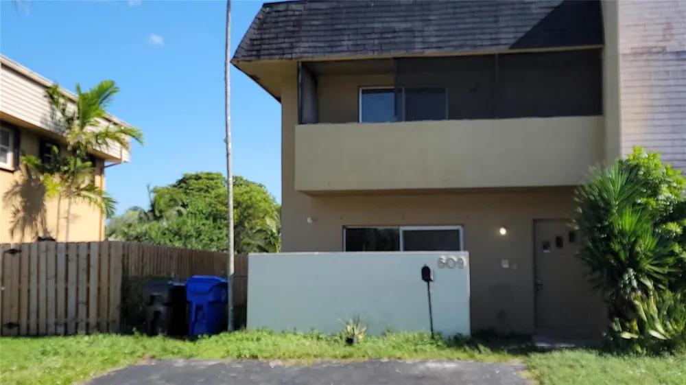 609 SW 79th Terrace North Lauderdale, FL 33068
