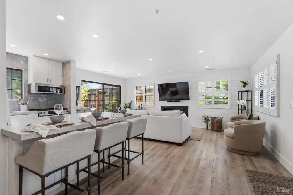 362 Piper Street Healdsburg, CA 95448