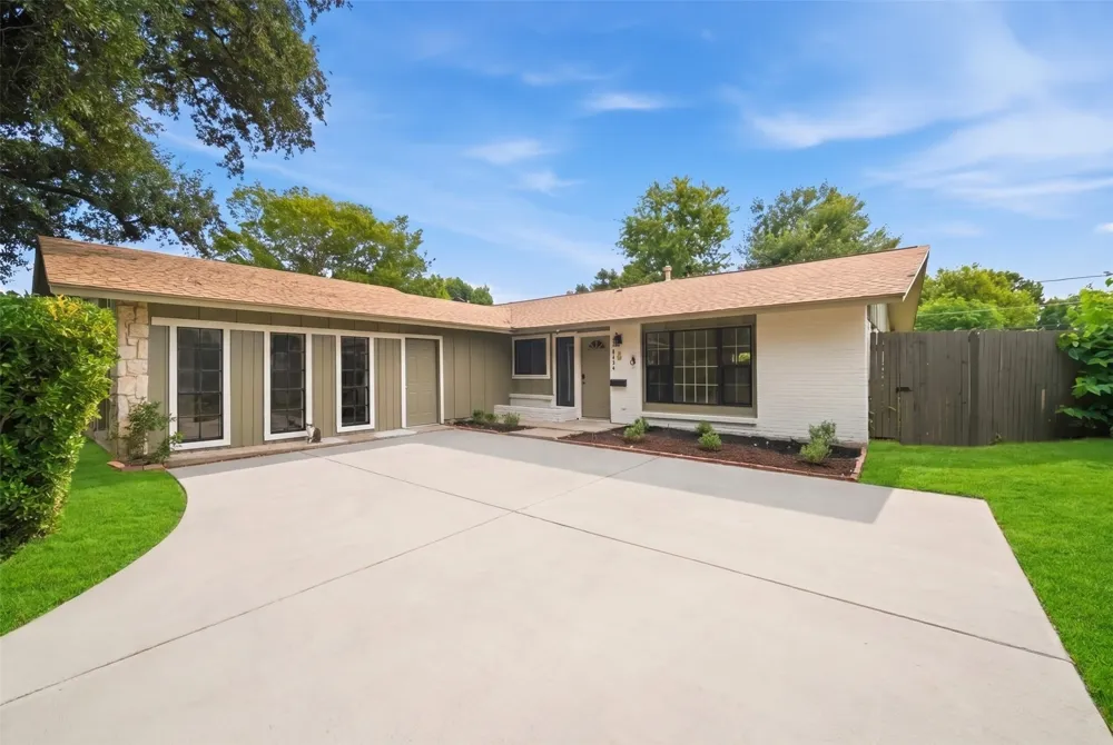 8034 Greenhollow Lane Dallas, TX 75240