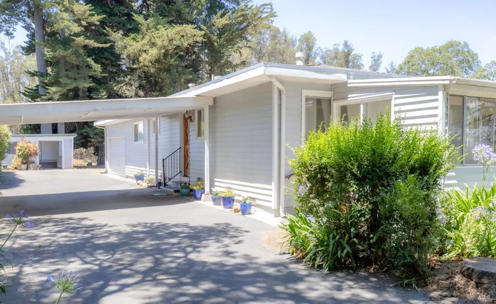 5718 Henning Road Sebastopol, CA 95472