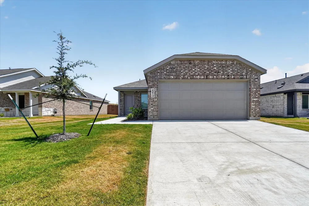 2213 Neyland Drive Ennis, TX 75119