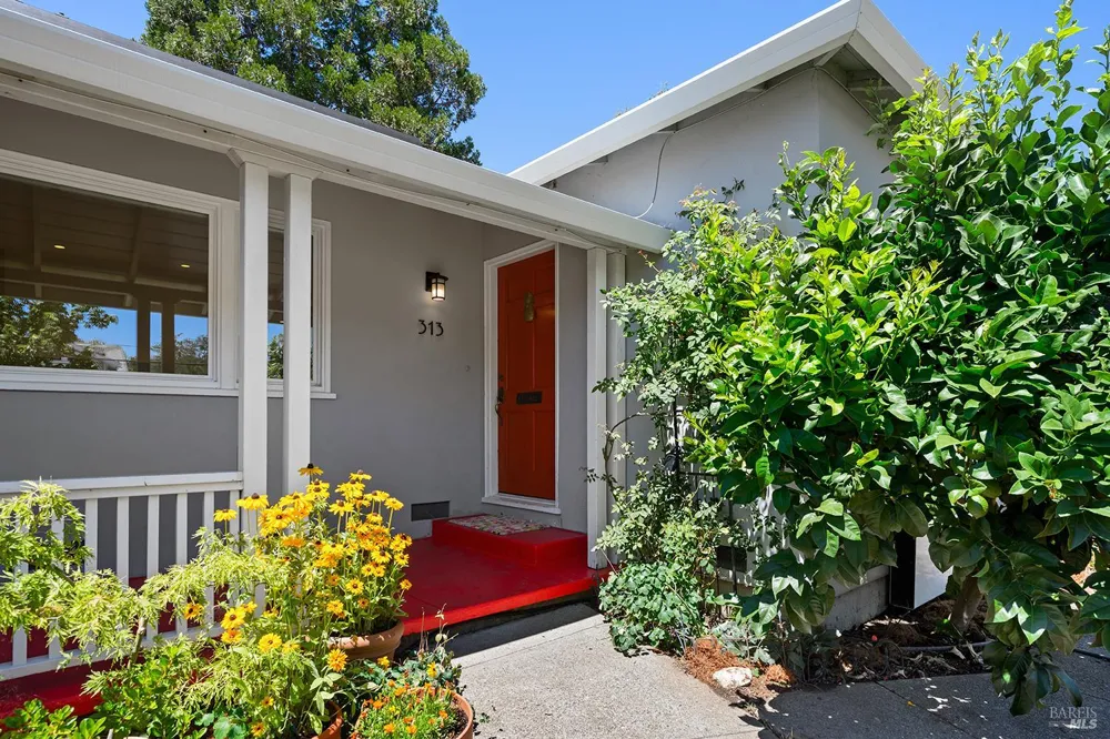 313 Jefferson Street Cloverdale, CA 95425