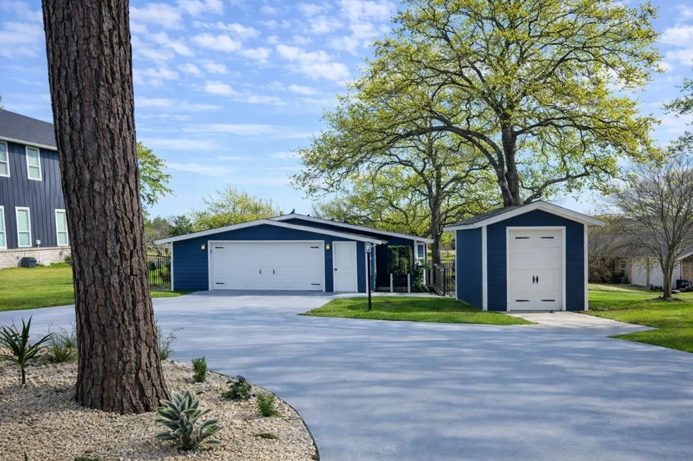 106 Blackfoot Trail Lake Kiowa, TX 76240
