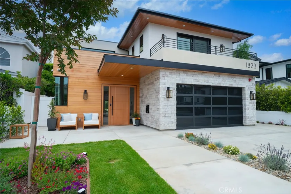 1823 8th Street Manhattan Beach, CA 90266