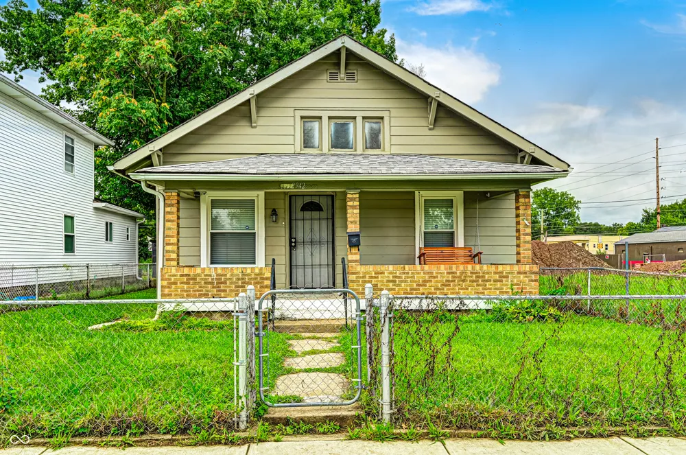 2942 MacPherson Avenue Indianapolis, IN 46205