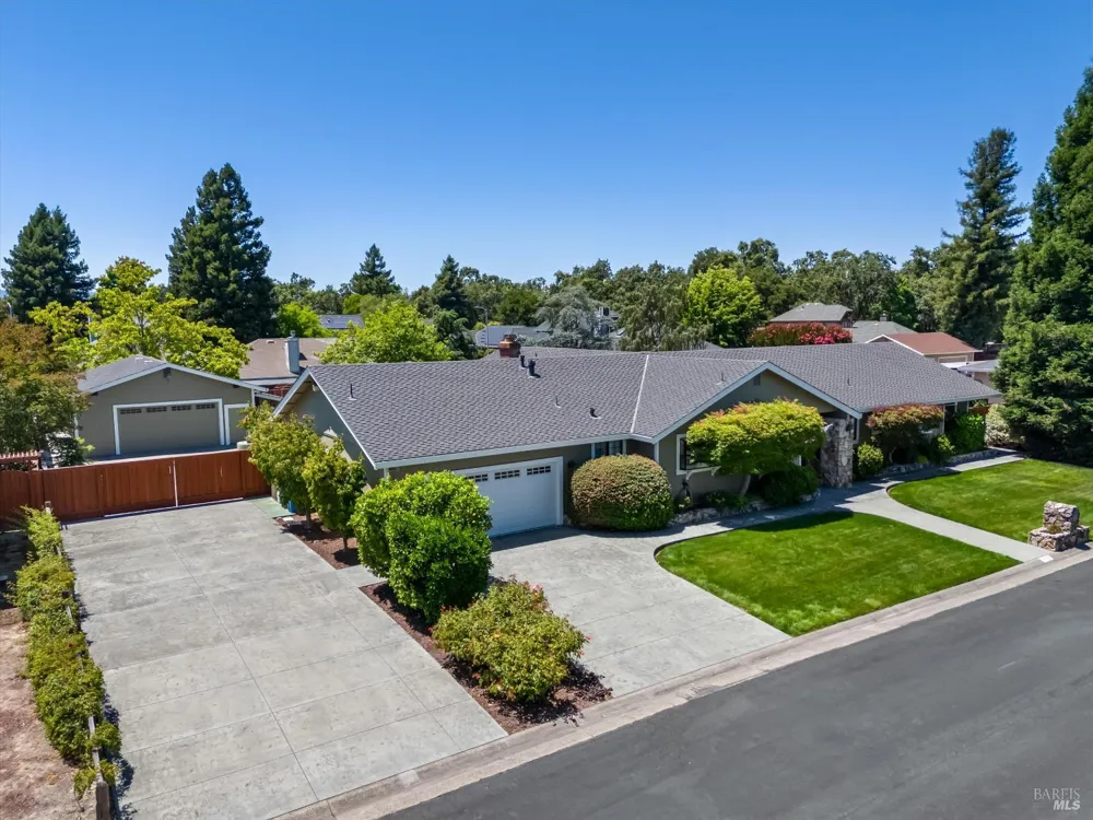 6133 Tamara Lane Windsor, CA 95492