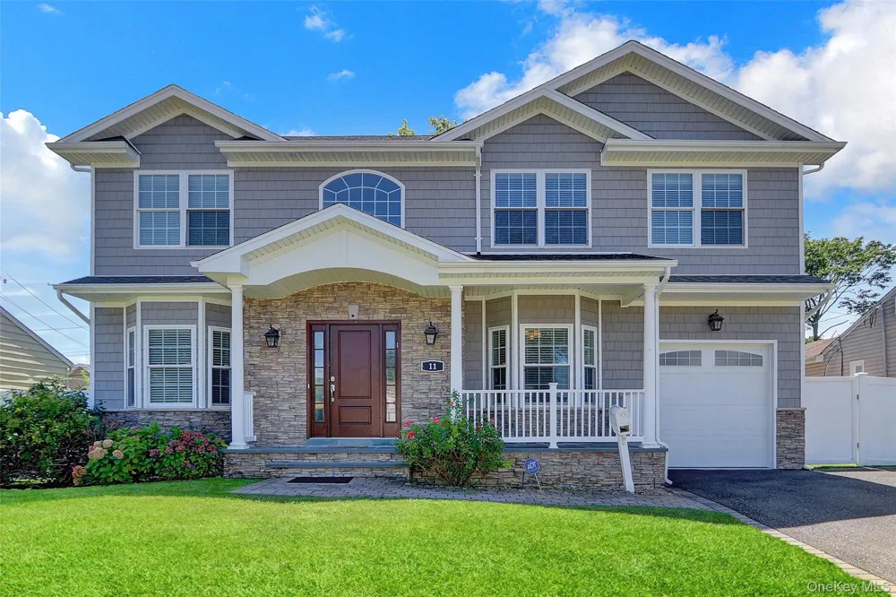 11 Lillian Lane Plainview, NY 11803