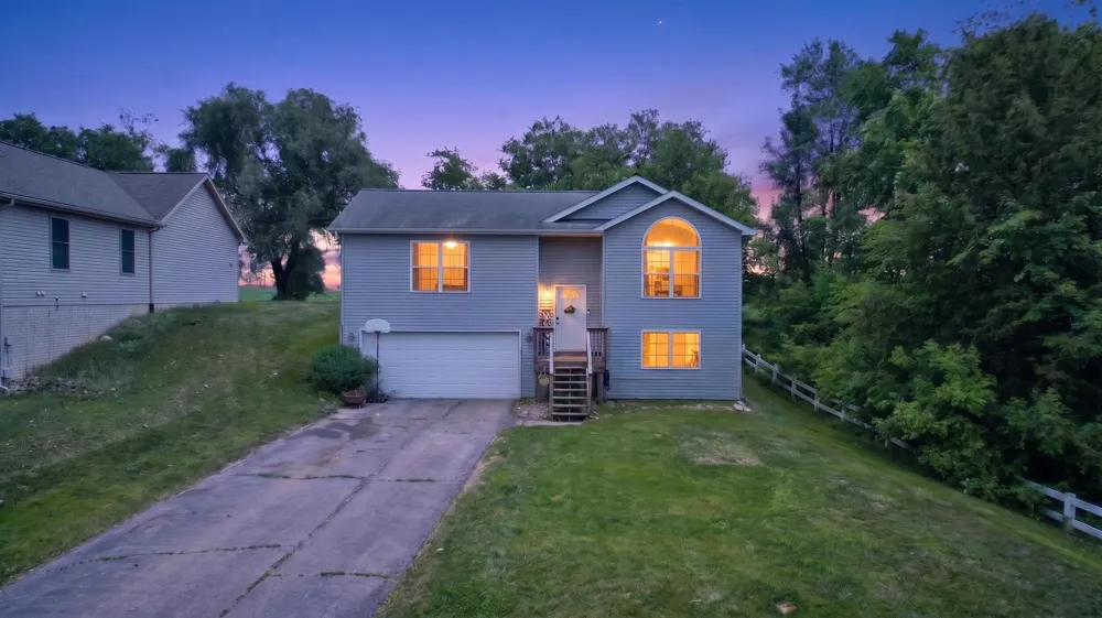 10501 Loughrea Lane Cement City, MI 49233