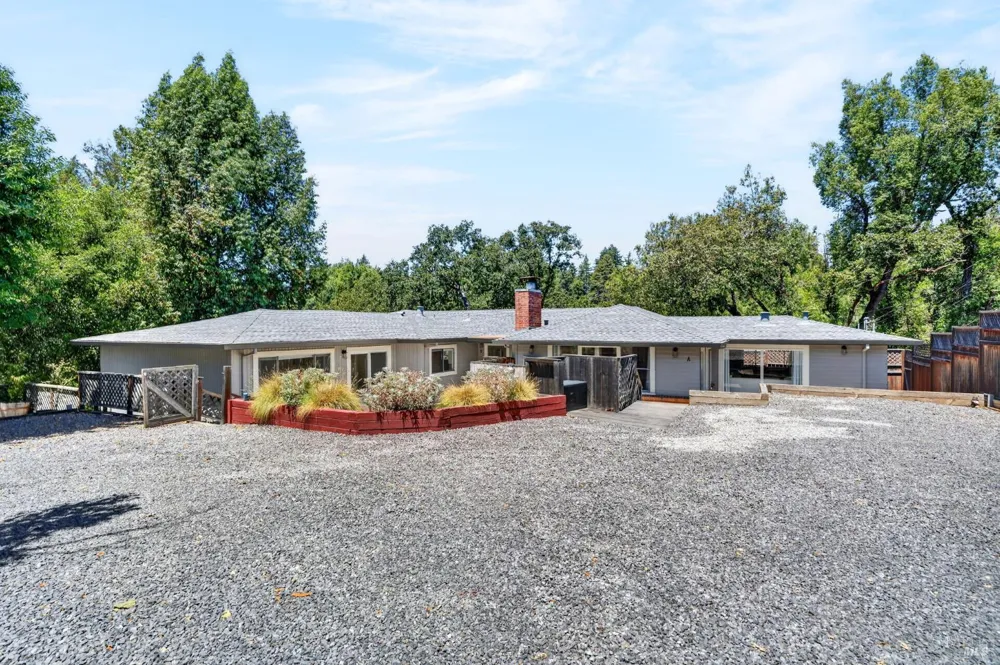 8060 Park Avenue Forestville, CA 95436