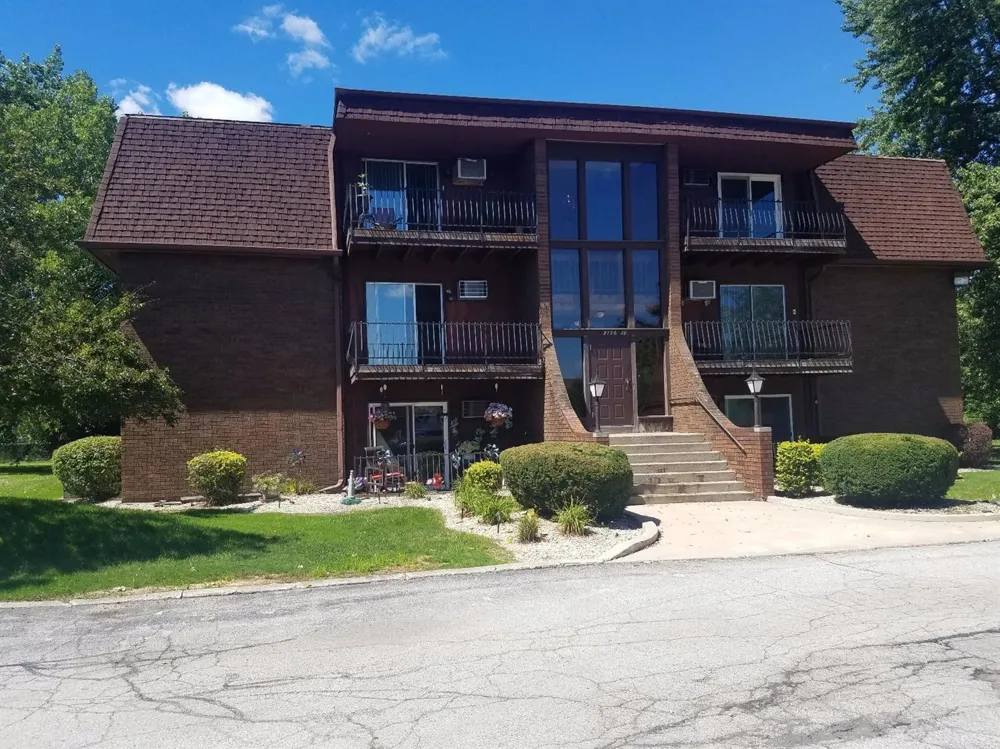 9726 5th Street #1d Highland, IN 46322