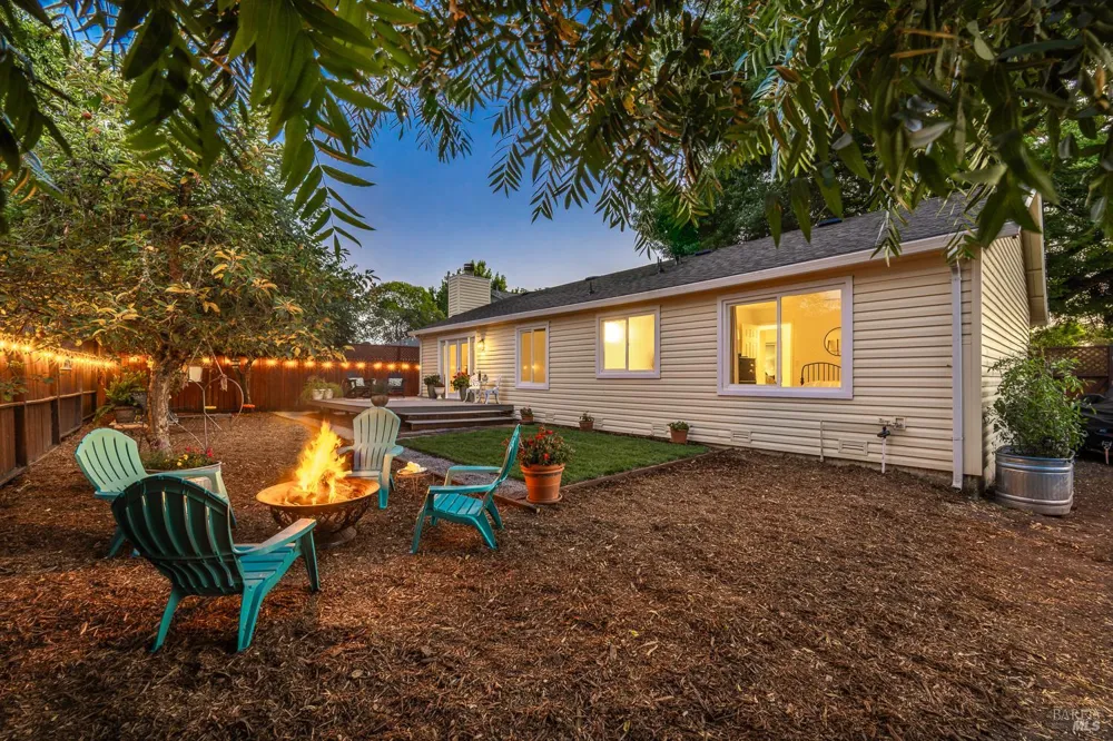 985 Emily Avenue Rohnert Park, CA 94928
