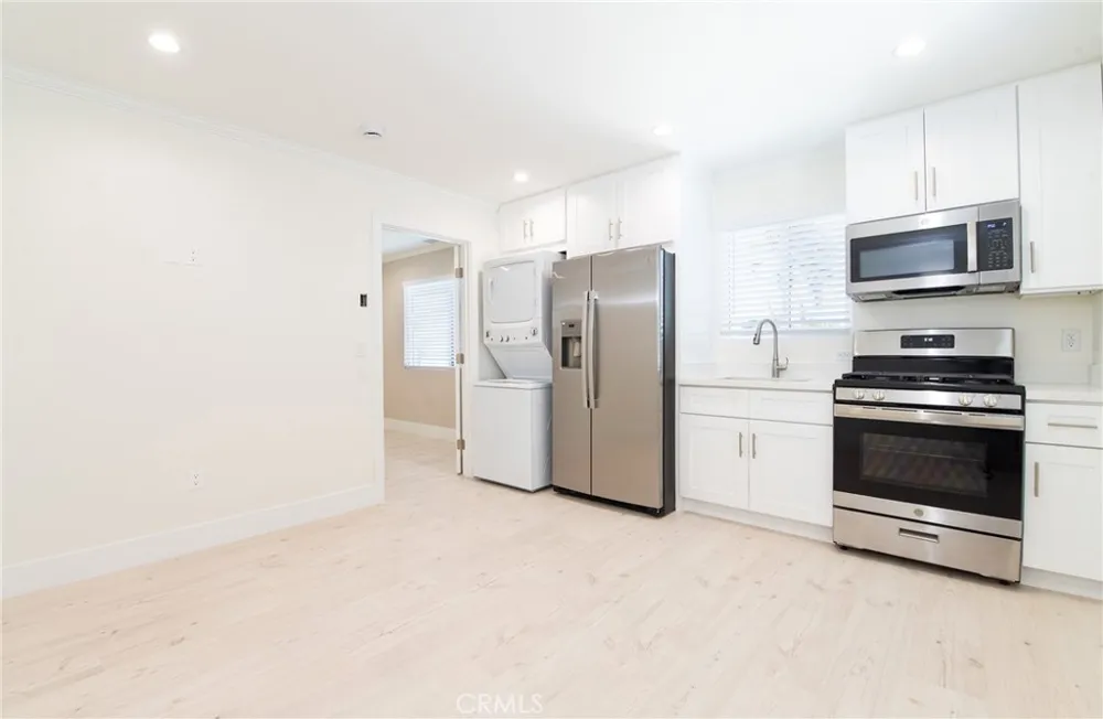 11831 Pomering #B Downey, CA 90241