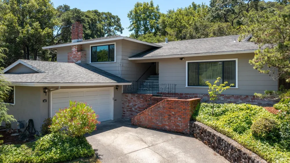 107 Rollingwood Drive San Rafael, CA 94901