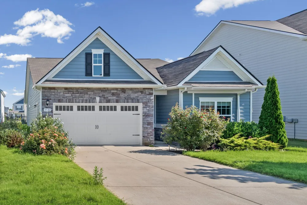 3722 Pelham Wood Dr Murfreesboro, TN 37128