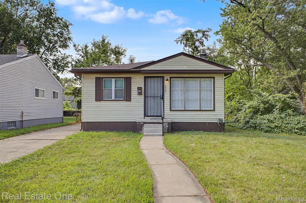 29679 Glenwood Street Inkster City, MI 48141