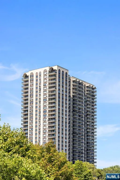 7855 Boulevard East 12F North Bergen, NJ 07047
