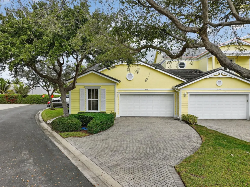 906 Mariner Bay Boulevard Hutchinson Island, FL 34949