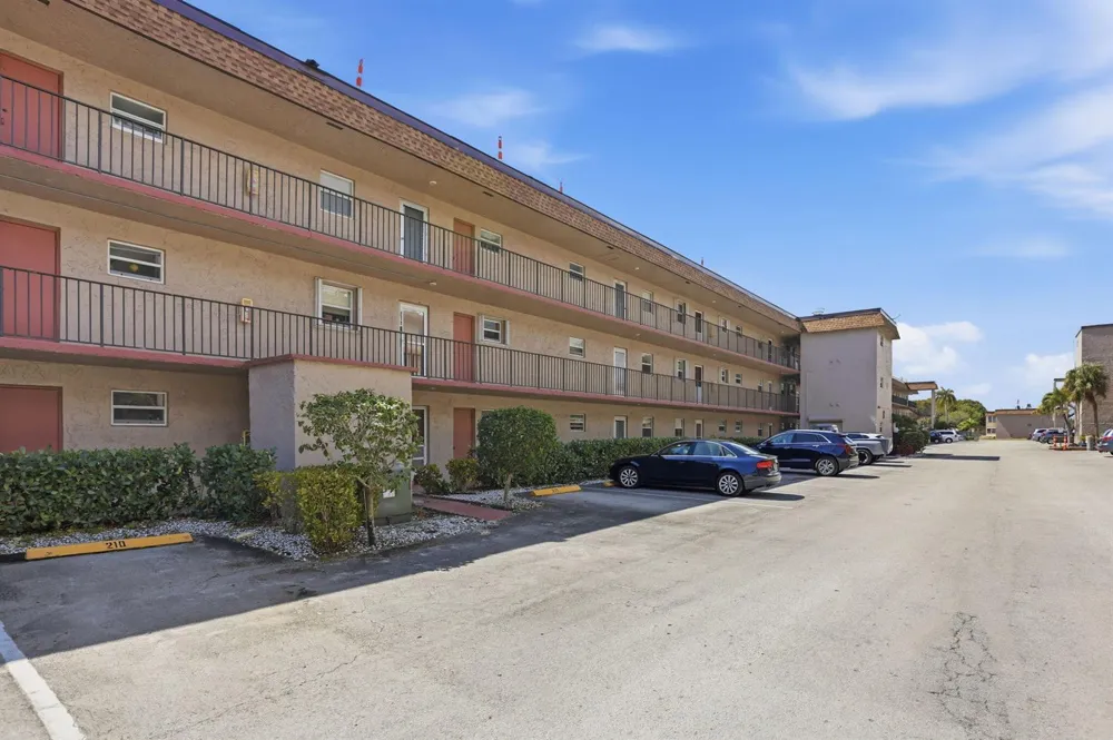 721 Lori Drive #210 Palm Springs, FL 33461