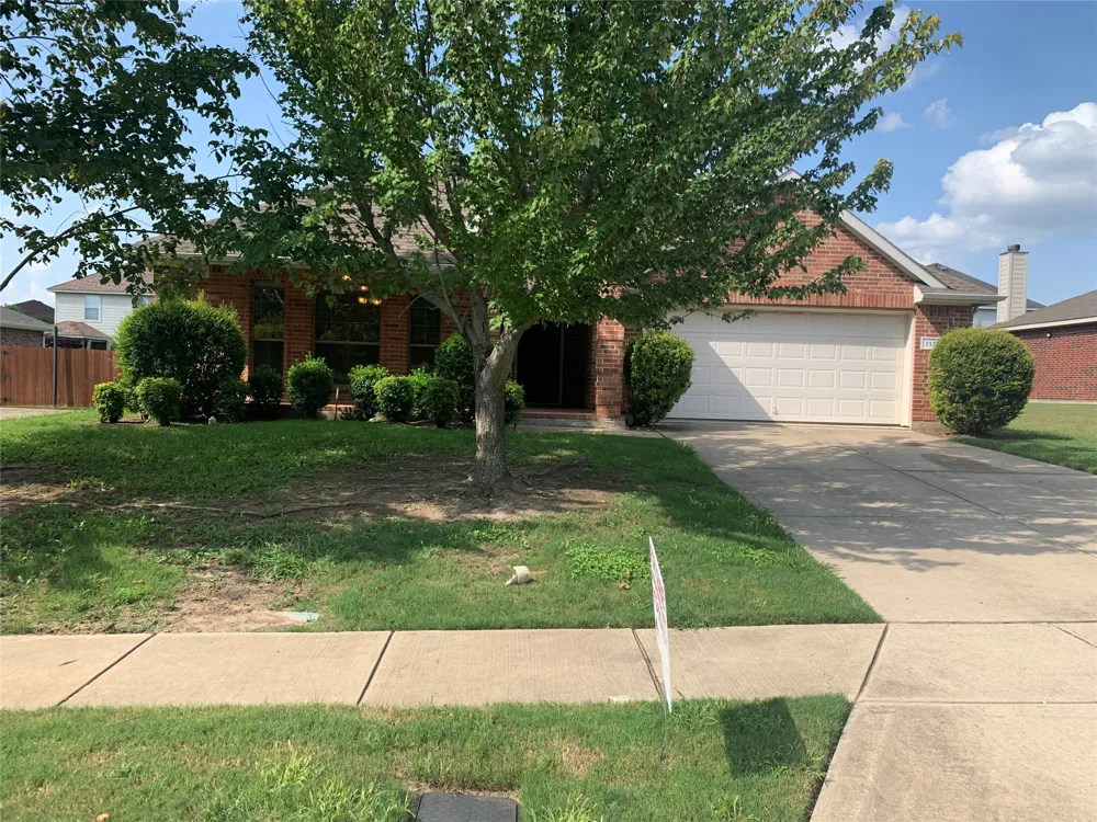 1111 Whitaker Way Glenn Heights, TX 75154