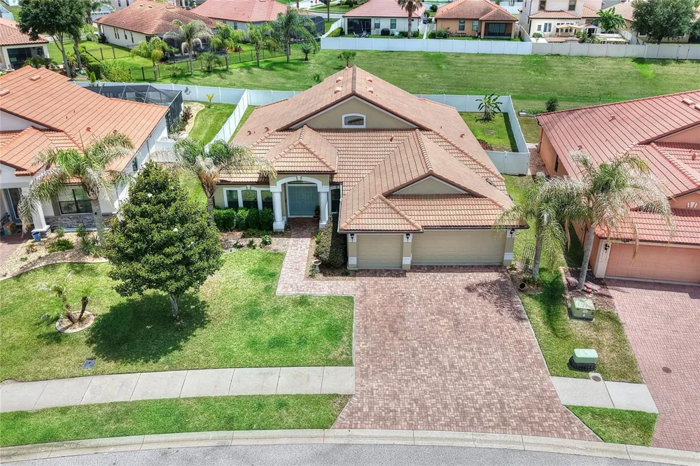 3935 SUNSET LAKE DRIVE Lakeland, FL 33810