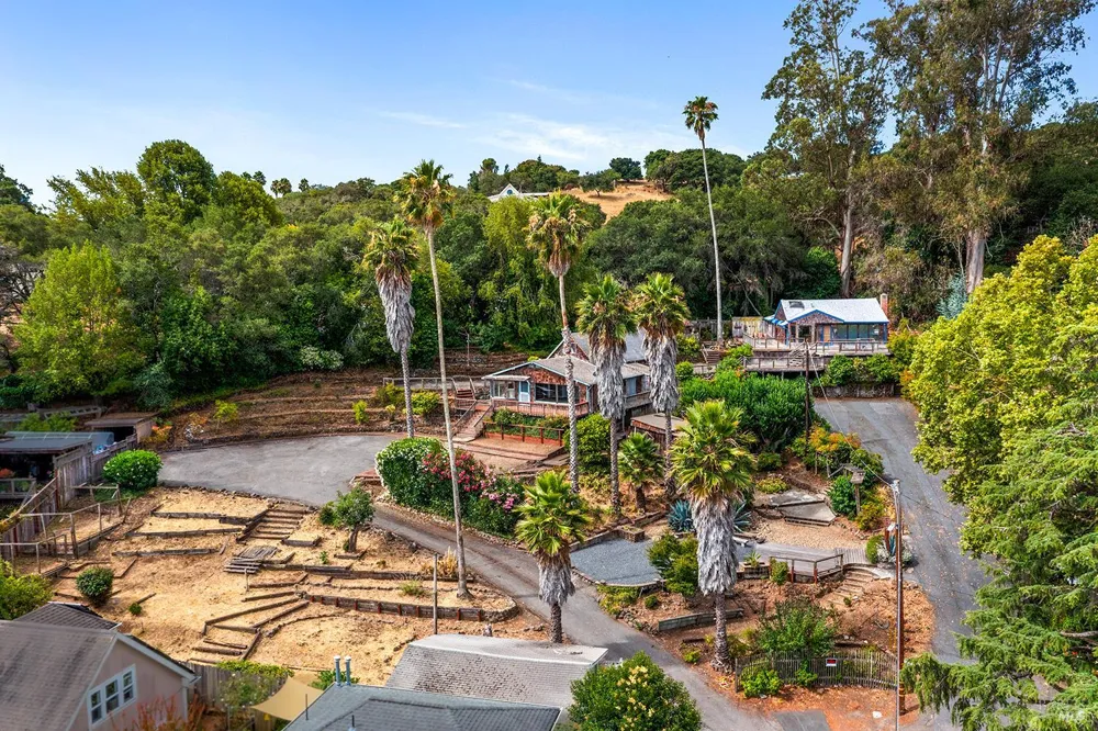 25 Linda Vista Terrace Petaluma, CA 94952