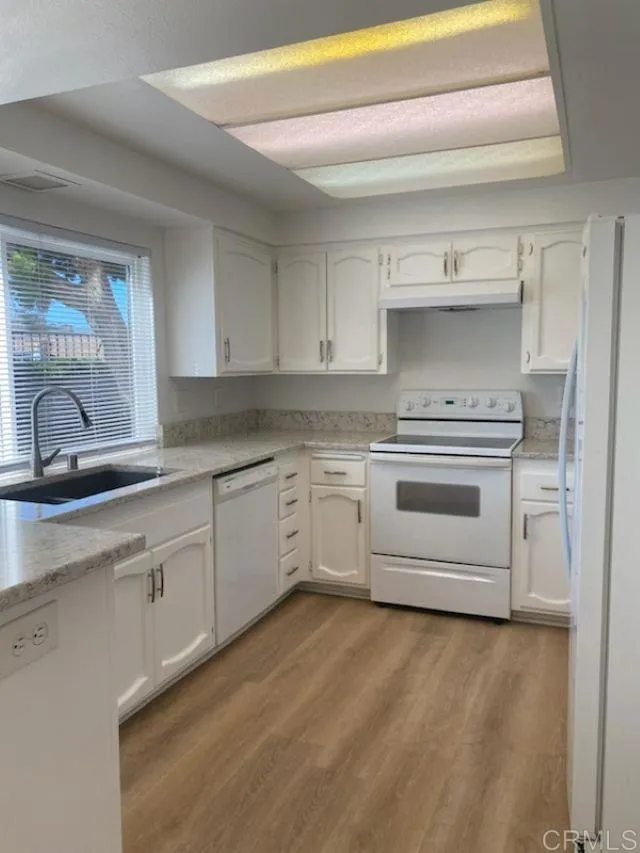 834 S Sierra Avenue Solana Beach, CA 92075
