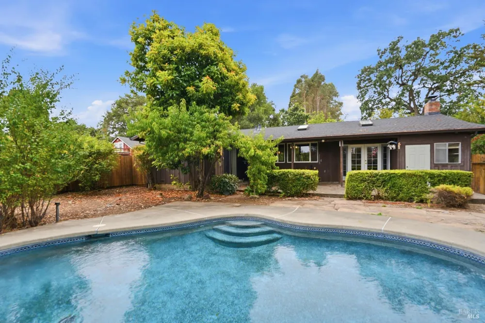 19229 Orange Avenue Sonoma, CA 95476