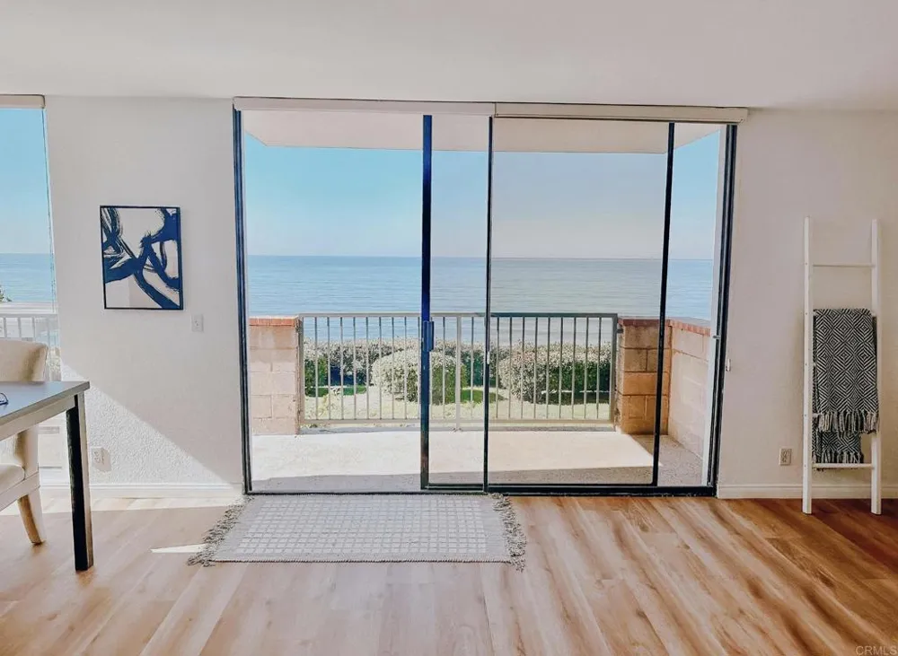 424 Stratford Court Del Mar, CA 92014