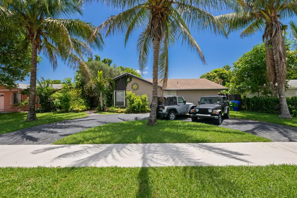8210 SW 4TH PLACE North Lauderdale, FL 33068