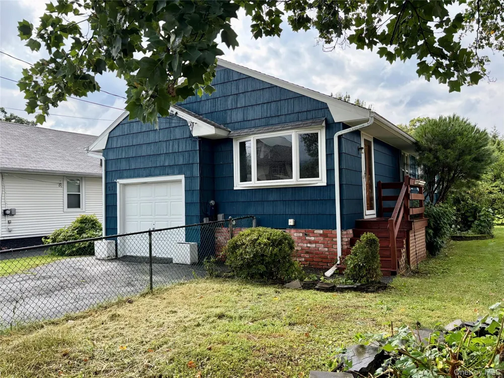 21 S Brett Beacon, NY 12508