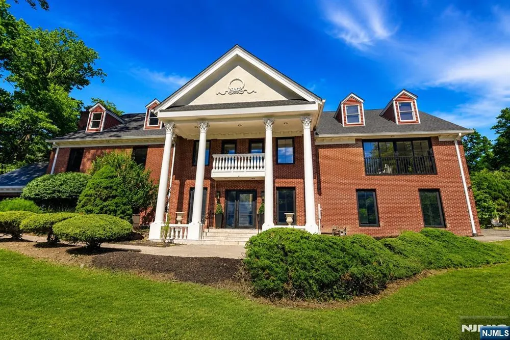 60x Brookside Drive Upper Saddle River, NJ 07458