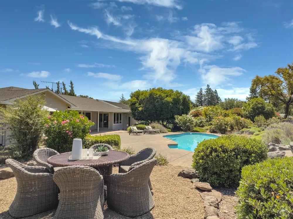 143 Loma Vista Drive Sonoma, CA 95476