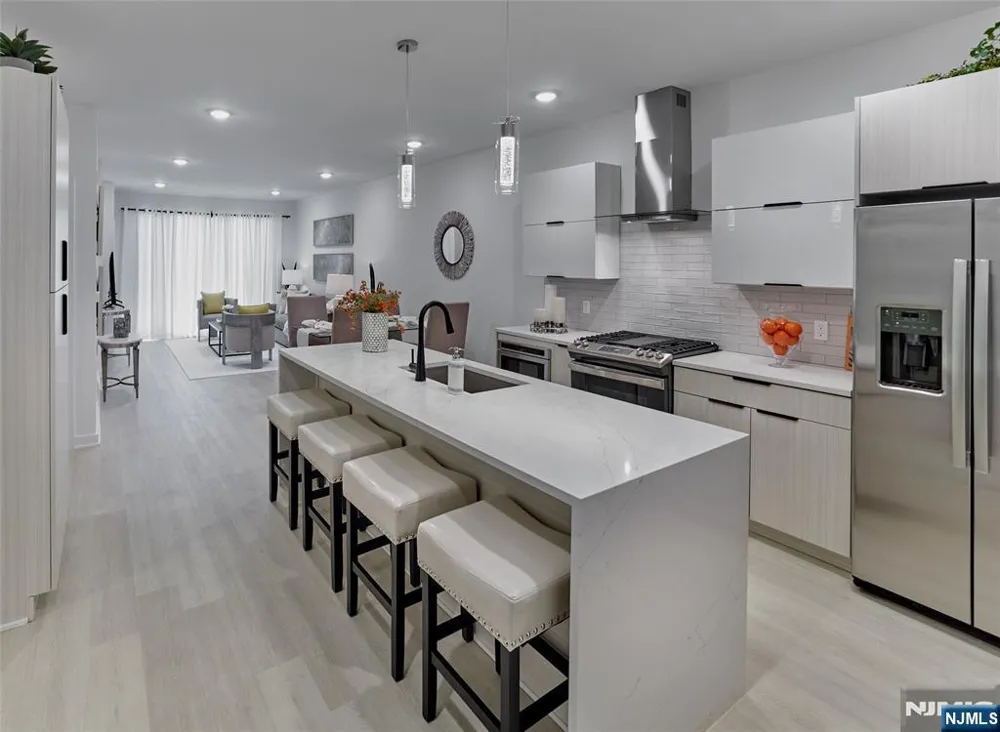 8 Tice Road 304 Franklin Lakes, NJ 07417
