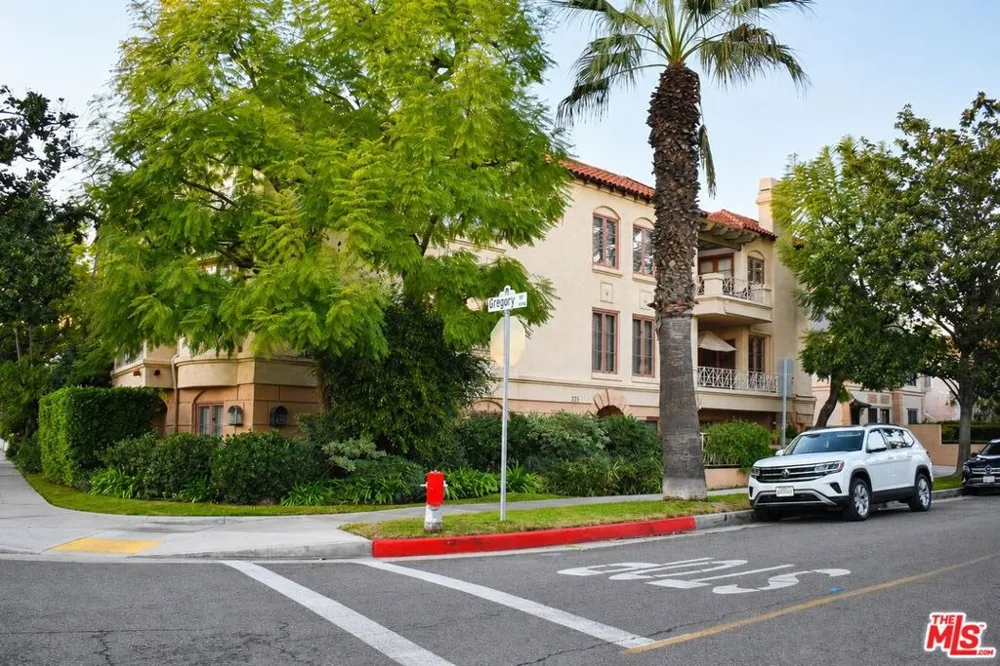 235 S Gale Drive #101 Beverly Hills, CA 90211
