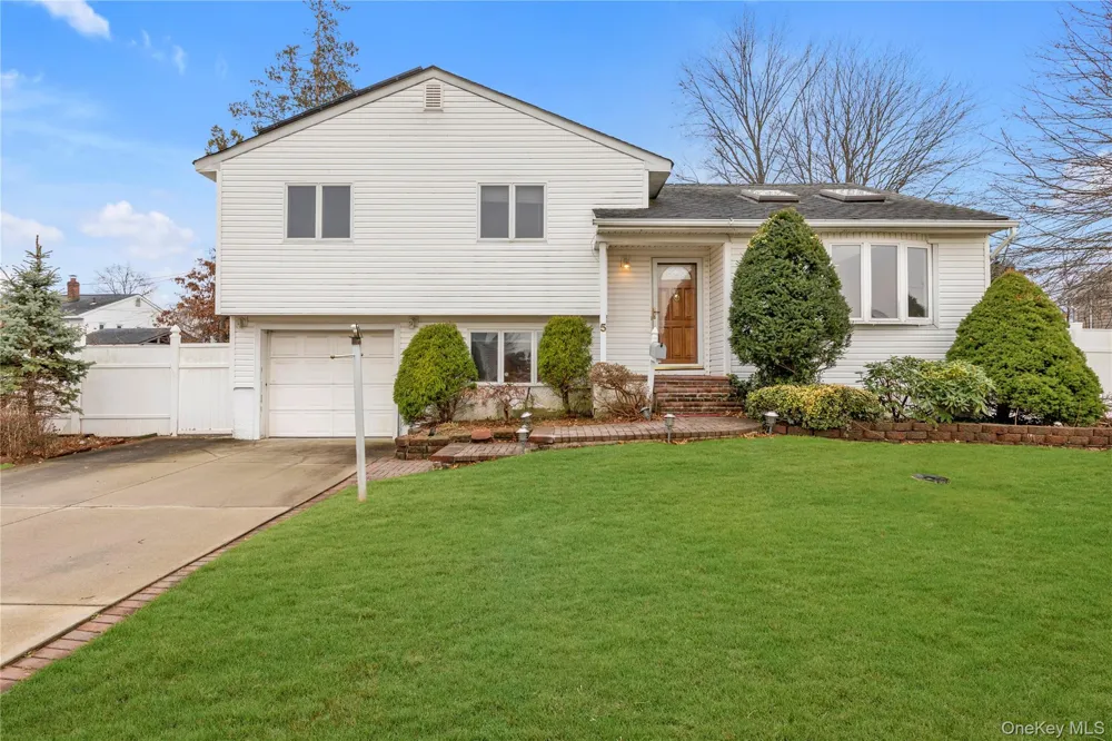 5 Glenbrook Road Hicksville, NY 11801