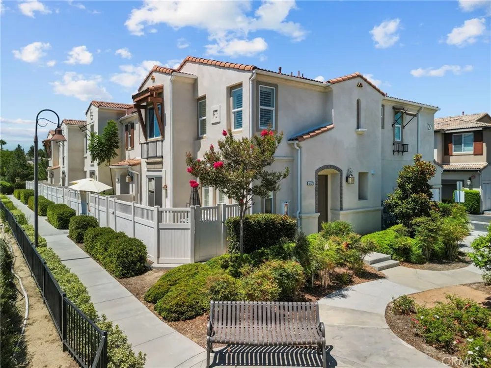 44075 Calle Luz Temecula, CA 92592