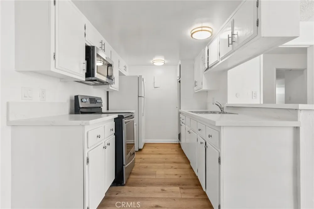8649 Sunland Boulevard #5 Sun Valley, CA 91352