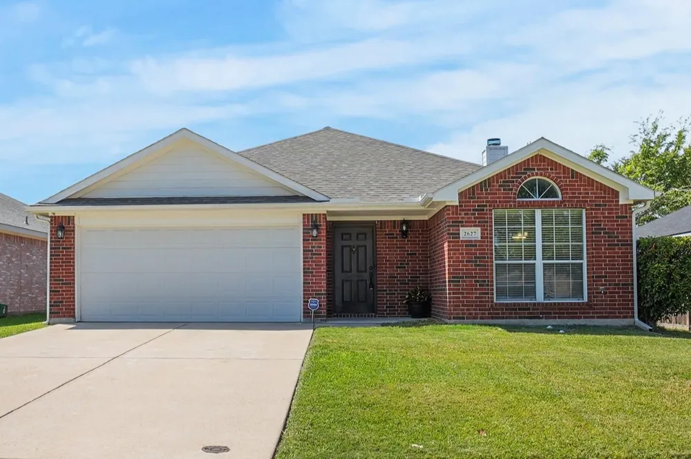 2627 Carmen Drive Grand Prairie, TX 75052