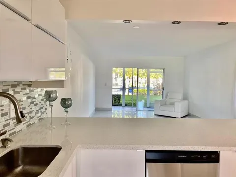 981 Hillcrest Court #106