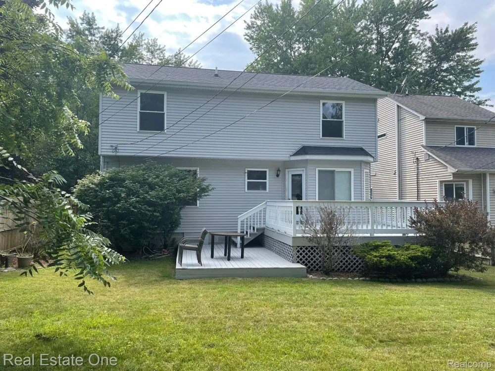 39 Ascot Avenue Waterford Charter Township, MI 48328