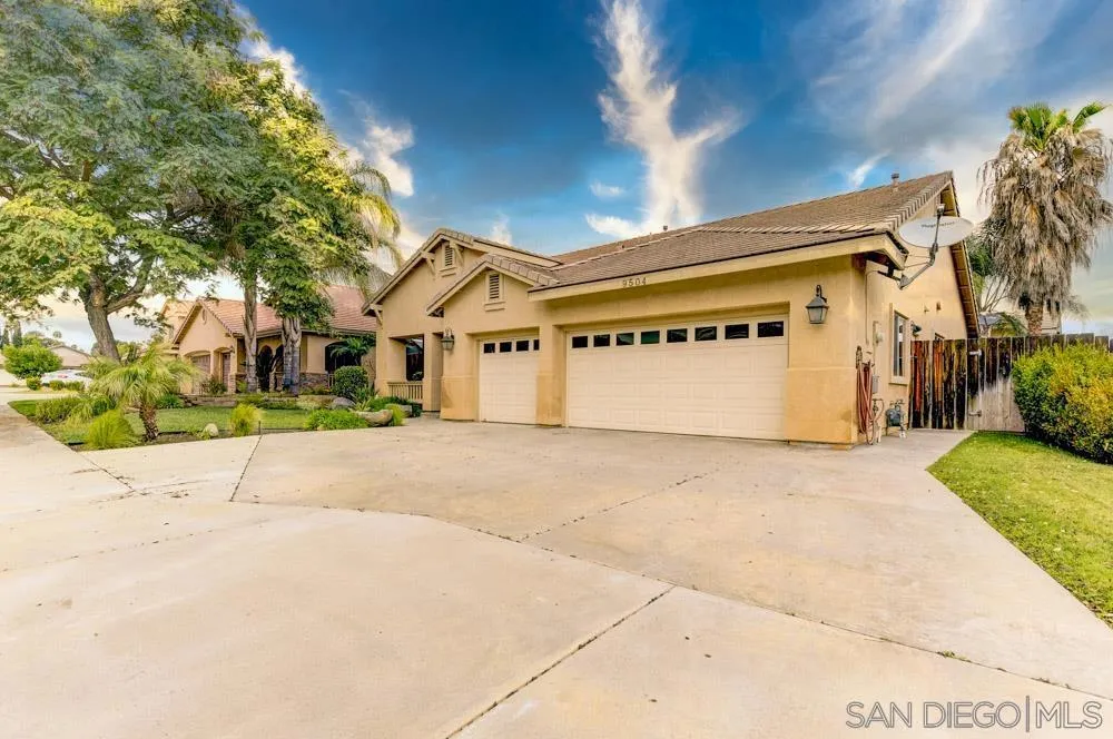 9504 Paseo De Los Castillos Santee, CA 92071
