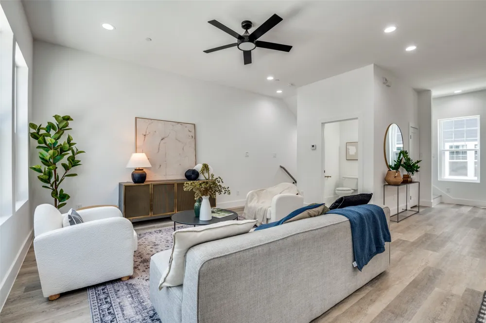 631 Tyler Street #401 Dallas, TX 75208