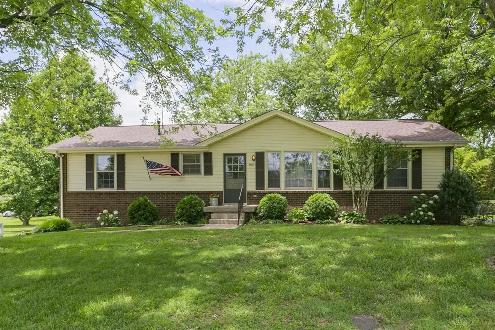 105 Raindrop Ln Hendersonville, TN 37075