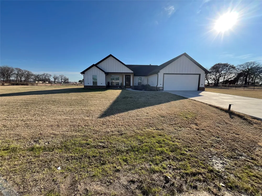 171 Cool Meadows Court Millsap, TX 76066