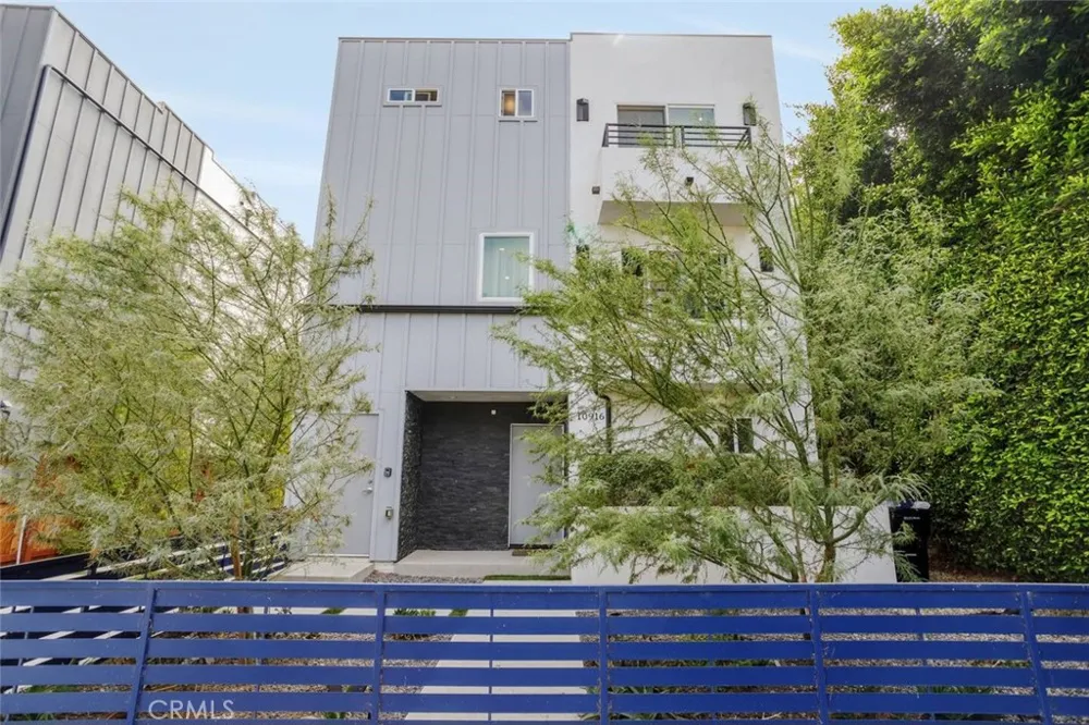 10916 Hesby Street North Hollywood, CA 91601