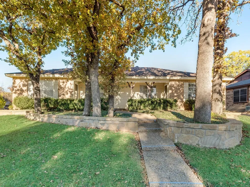 4919 Woodland Park Boulevard Arlington, TX 76013